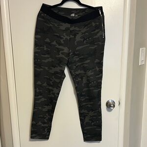 Camo GAP  Women’s pants